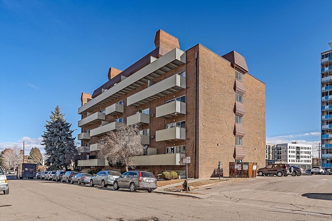4110 Hale Pky, Unit 1E in Denver, CO - Foto de edificio