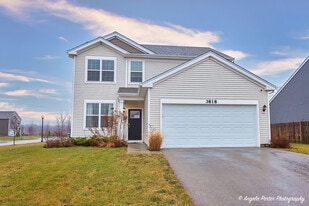 3818 Doherty Ln in McHenry, IL - Building Photo