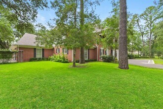 903 Echo Ln in Houston, TX - Foto de edificio - Building Photo