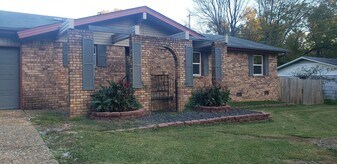 1903 Green Acres Rd in Jacksonville, AR - Building Photo