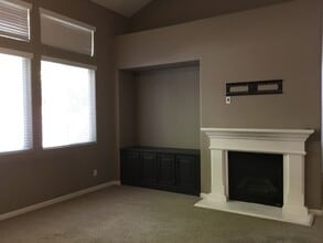1924 N Larose Ln in Clovis, CA - Building Photo - Building Photo