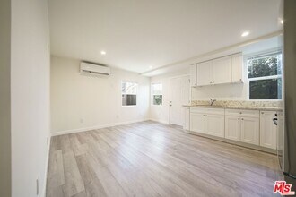 229 E 85th St in Los Angeles, CA - Building Photo - Building Photo