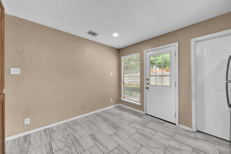 9626 Sugar Hill Dr in Austin, TX - Foto de edificio - Building Photo