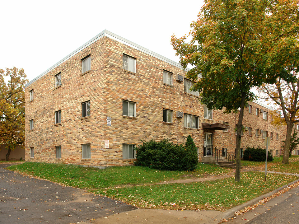 1876 Magnolia Ave E in St. Paul, MN - Foto de edificio