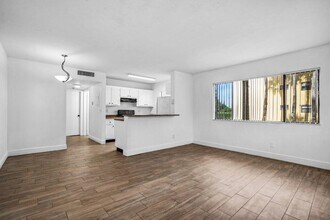 1618 Meadows Cir W in Boynton Beach, FL - Building Photo - Building Photo