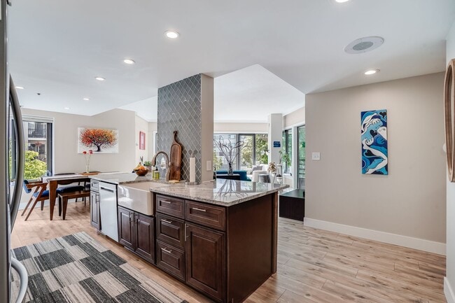 2245 SW Park Pl in Portland, OR - Building Photo - Building Photo