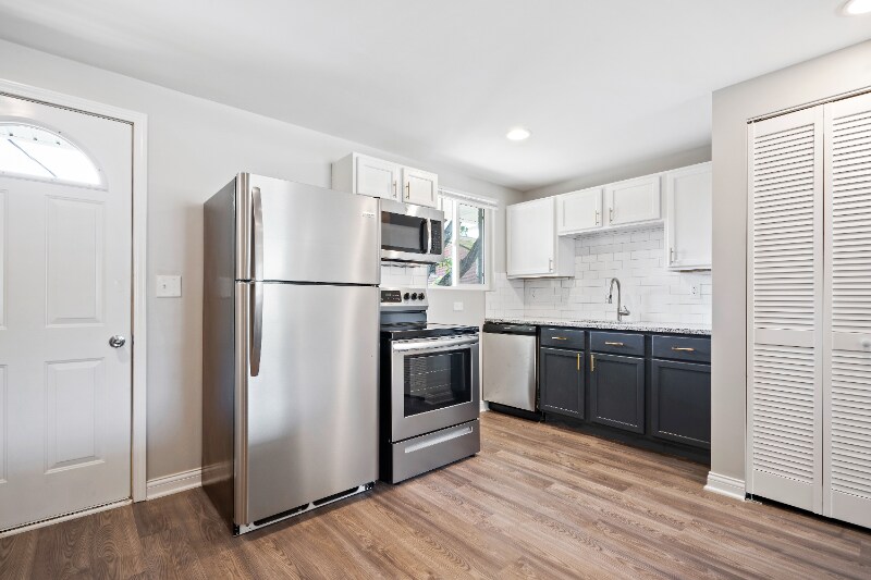 136 Town St-Unit -C in Gahanna, OH - Building Photo