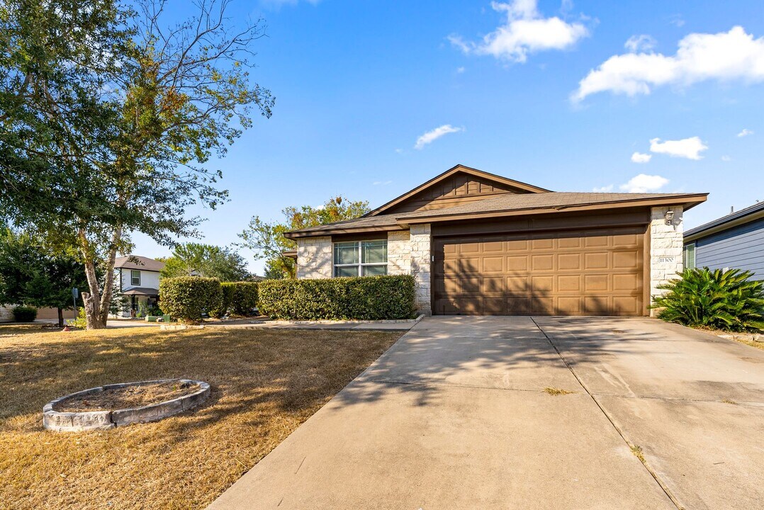 11300 Brenham St in Manor, TX - Building Photo