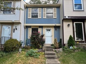8756 Susquehanna St in Lorton, VA - Building Photo