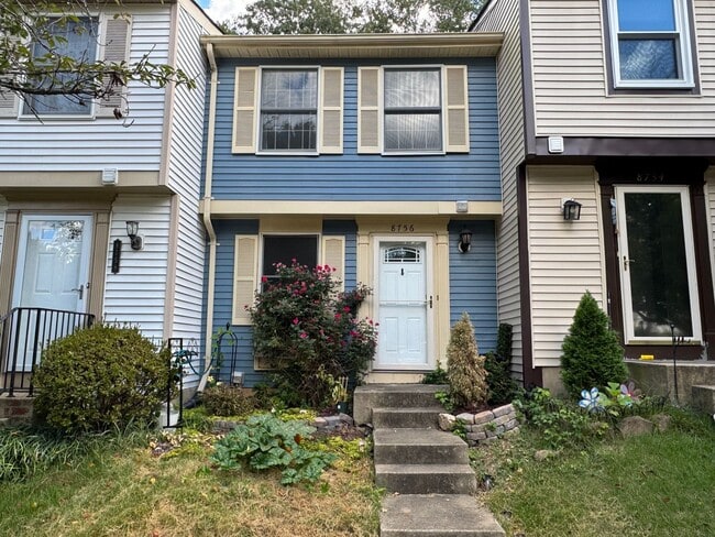 8756 Susquehanna St in Lorton, VA - Foto de edificio - Building Photo