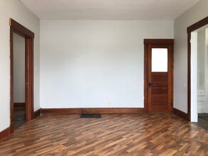 119 E 8th St, Unit 1 in Muscatine, IA - Foto de edificio - Building Photo