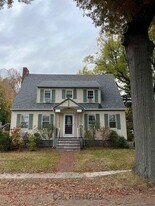 30 Stearns Rd in Belmont, MA - Building Photo