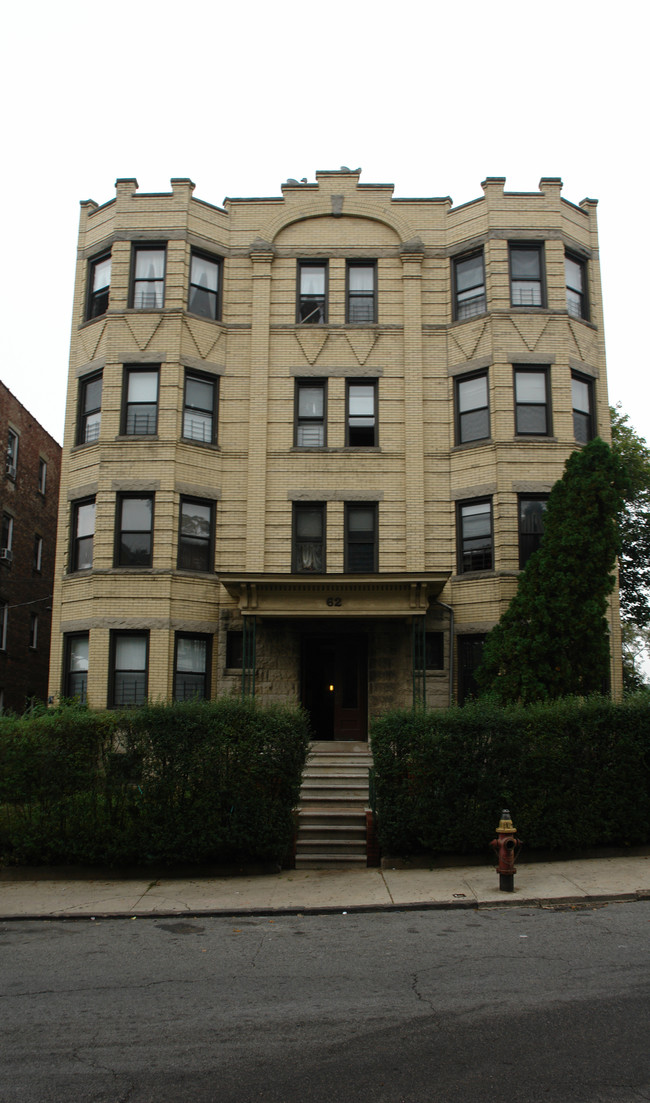 62 Saratoga Ave