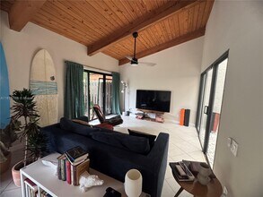 2753 Parkview Dr S in Hallandale Beach, FL - Building Photo - Building Photo