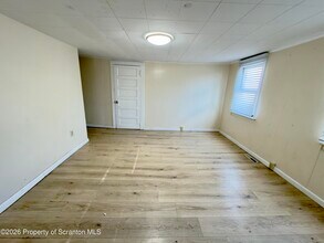 221 Pittston Ave in Scranton, PA - Foto de edificio - Building Photo