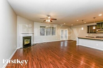 520 Palm Springs Cir in Fairburn, GA - Foto de edificio - Building Photo