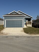 1518 Tiptop Mdw in New Braunfels, TX - Building Photo