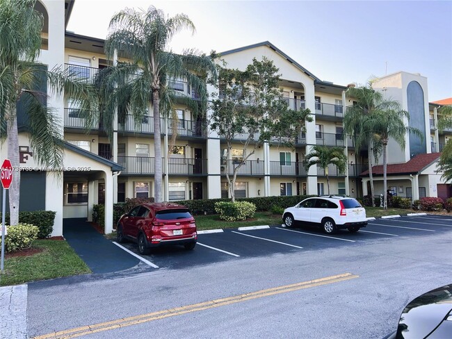 1300 SW 130th Ave in Pembroke Pines, FL - Foto de edificio - Building Photo