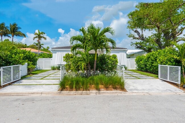 8834 Abbott Ave in Surfside, FL - Building Photo - Building Photo