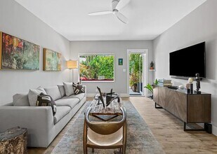 808 NE 17th Way, Unit 2 in Fort Lauderdale, FL - Building Photo - Building Photo