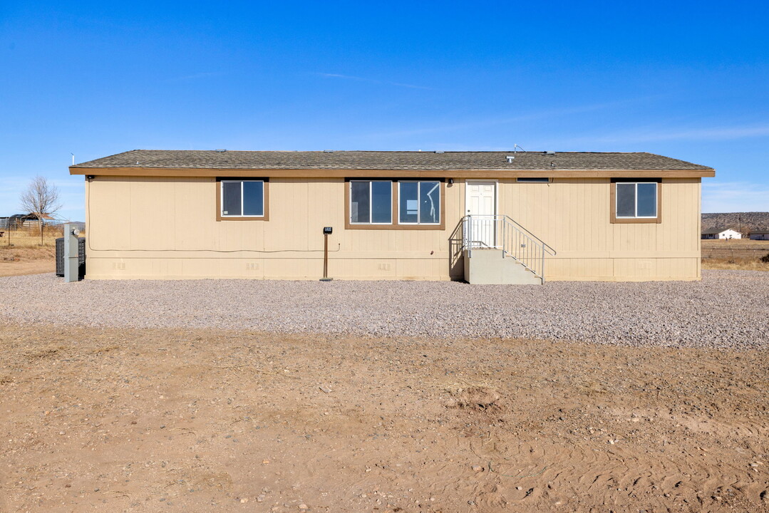 1090 W Holw Pt Trl in Paulden, AZ - Building Photo