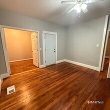 68 Anderson St in Naugatuck, CT - Building Photo - Building Photo