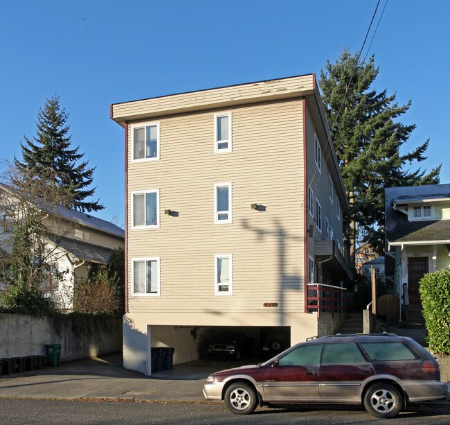 4259 Woodland Park Ave N in Seattle, WA - Foto de edificio - Building Photo