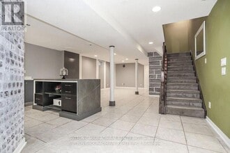 132 Larratt Ln in Richmond Hill, ON - Building Photo - Building Photo