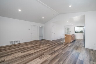 128 W View Dr in Kalispell, MT - Building Photo - Building Photo