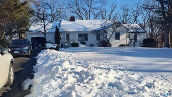 15 Bon Air Ave in Stamford, CT - Building Photo