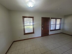 111 Tarpon Ave in Galveston, TX - Building Photo - Building Photo