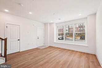 19820 Lavender Dust Sq in Ashburn, VA - Building Photo - Building Photo