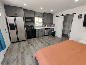 6840 Bertrand Ave in Los Angeles, CA - Building Photo - Building Photo