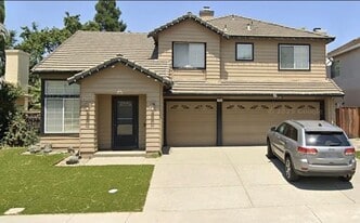 4952 Ridgeview Dr in Antioch, CA - Building Photo