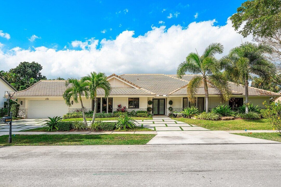 3765 Kings Way in Boca Raton, FL - Building Photo