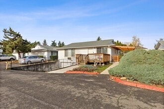Lincoln Court in Portland, OR - Foto de edificio - Building Photo