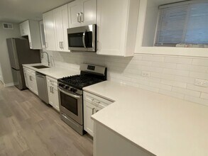 2119 W Potomac Ave, Unit G in Chicago, IL - Building Photo - Building Photo