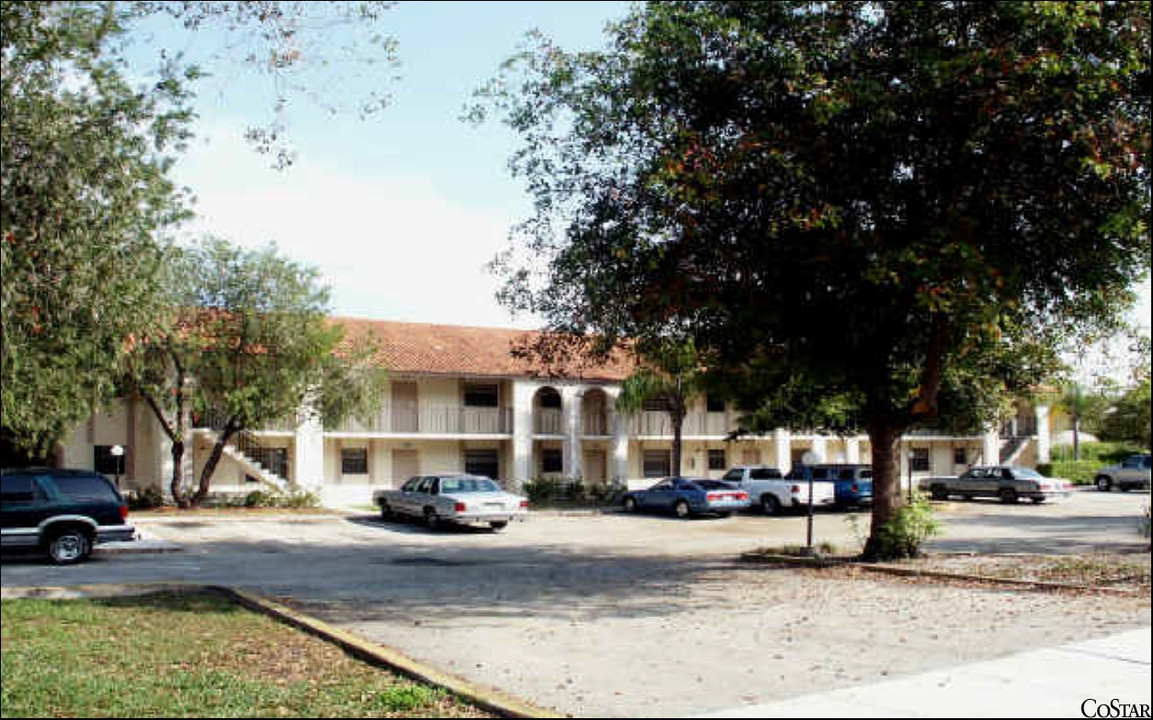 Blue Coral Apartments in Coral Springs, FL - Building Photo