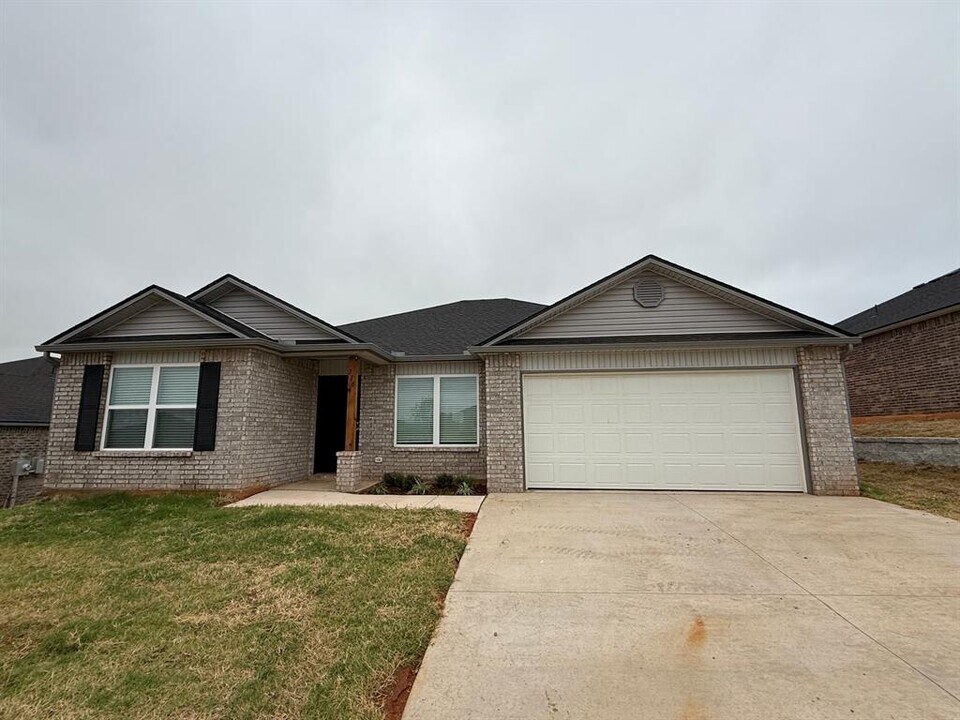 776 SW 11th St in Newcastle, OK - Foto de edificio