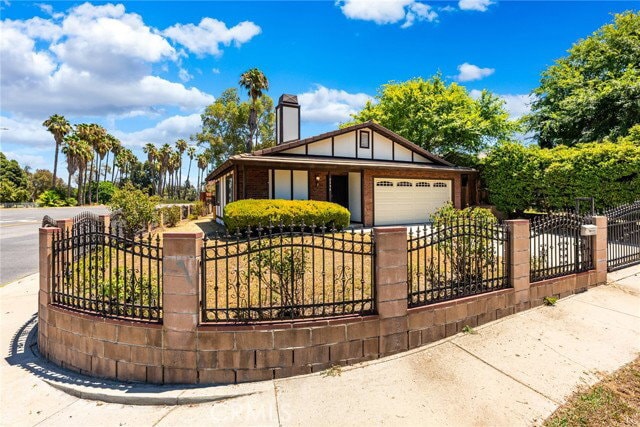 property at 5546 McLennan Ave