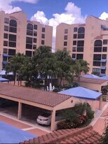 7170 Promenade Dr in Boca Raton, FL - Building Photo