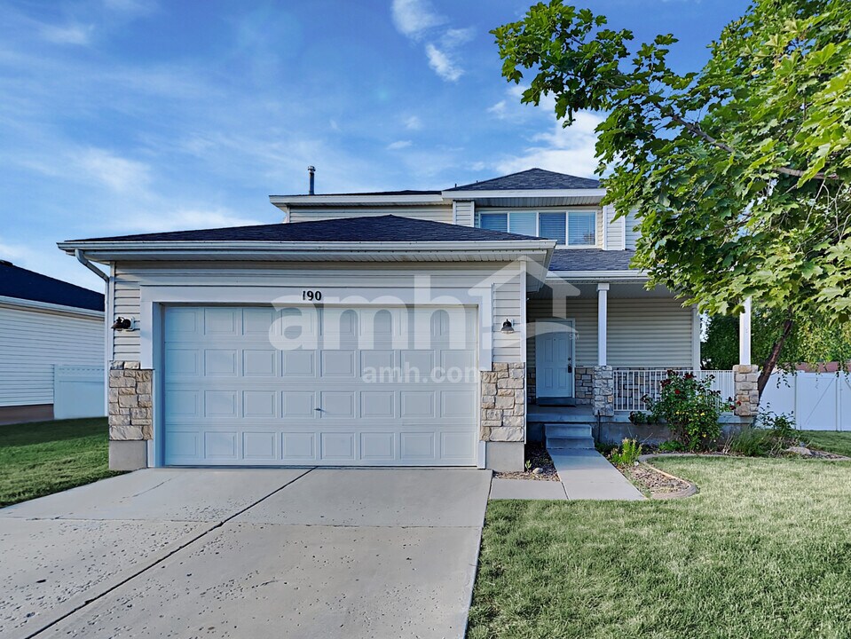 190 E 1325 N in Layton, UT - Foto de edificio