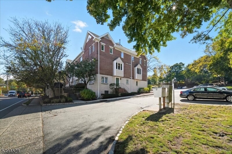 58A Ridgedale Ave in Morristown, NJ - Building Photo