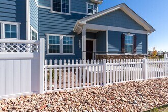 5211 Mountain Vista Hts in Colorado Springs, CO - Building Photo - Building Photo