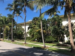 255 Sunrise Dr in Key Biscayne, FL - Building Photo - Building Photo
