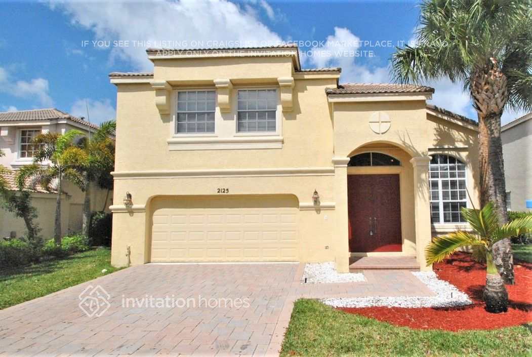 2125 Reston Cir in Royal Palm Beach, FL - Building Photo