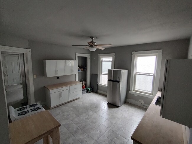 208 E 9th St, Unit #2 in Newport, KY - Foto de edificio - Building Photo