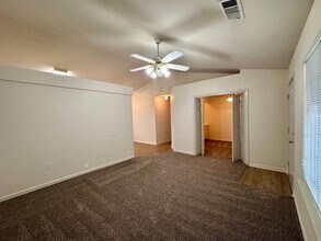 837 Cally Ct in Redding, CA - Building Photo - Building Photo