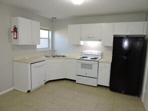 103 Hampton Dr in Crestview, FL - Building Photo - Building Photo