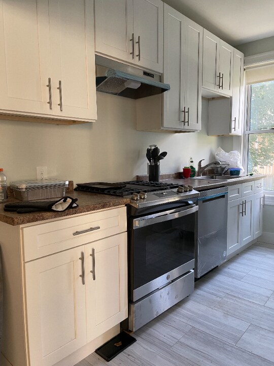 18 Bradbury St in Boston, MA - Building Photo